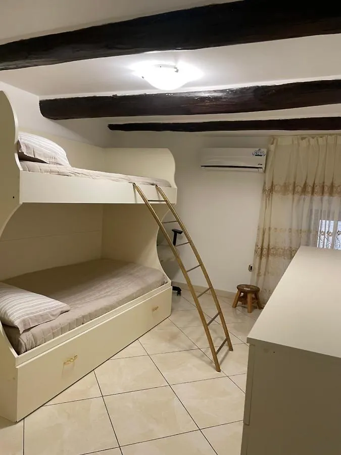 Apartment B&B Giusy Naples Italy